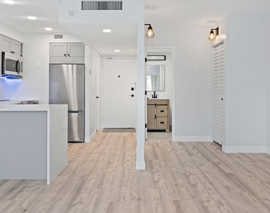 2900 Ne 30th Street - Photo Thumbnail 4