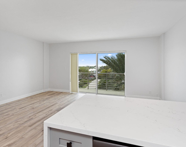 2900 Ne 30th Street - Photo Thumbnail 7
