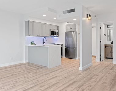 2900 Ne 30th Street - Photo Thumbnail 2