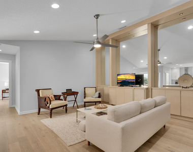 7904 Chapman Oak Court - Photo Thumbnail 8