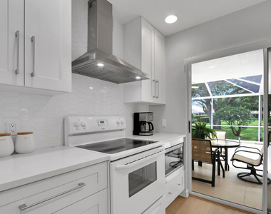 7904 Chapman Oak Court - Photo Thumbnail 13