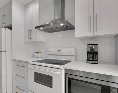 7904 Chapman Oak Court - Photo Thumbnail 14