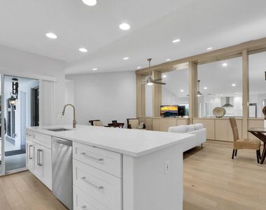 7904 Chapman Oak Court - Photo Thumbnail 12