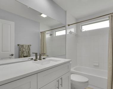 7904 Chapman Oak Court - Photo Thumbnail 19