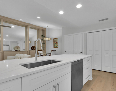 7904 Chapman Oak Court - Photo Thumbnail 15