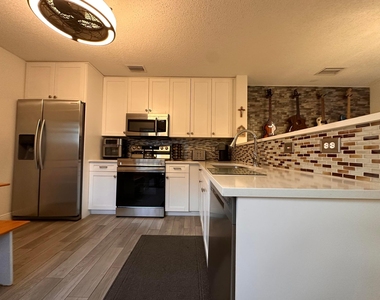 1728 Shoreside Circle - Photo Thumbnail 10