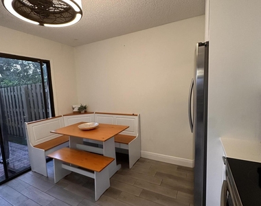 1728 Shoreside Circle - Photo Thumbnail 11