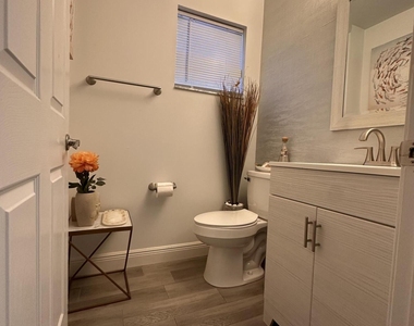 1728 Shoreside Circle - Photo Thumbnail 20