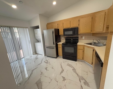 817 Sky Pine Way - Photo Thumbnail 4