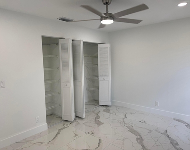817 Sky Pine Way - Photo Thumbnail 11