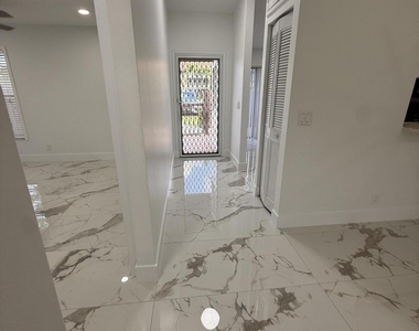 817 Sky Pine Way - Photo Thumbnail 5