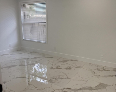 817 Sky Pine Way - Photo Thumbnail 12