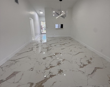 817 Sky Pine Way - Photo Thumbnail 2