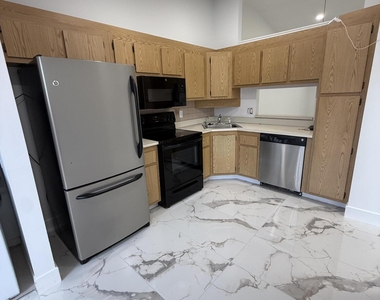 817 Sky Pine Way - Photo Thumbnail 3