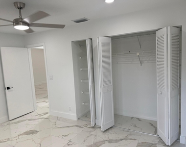 817 Sky Pine Way - Photo Thumbnail 10