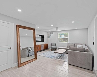 2312 Spanish Trail - Photo Thumbnail 4