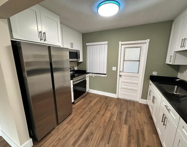 61 Nw 35th Street - Photo Thumbnail 5