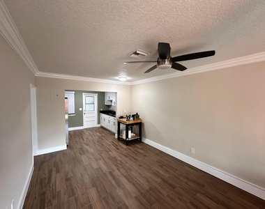 61 Nw 35th Street - Photo Thumbnail 7