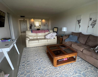 3001 W Rolling Hills Circle - Photo Thumbnail 12