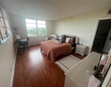 3001 W Rolling Hills Circle - Photo Thumbnail 4