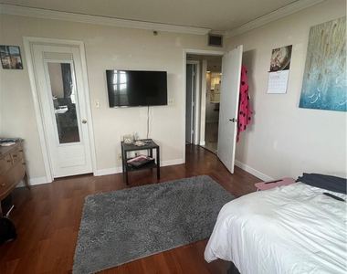 3001 W Rolling Hills Circle - Photo Thumbnail 9