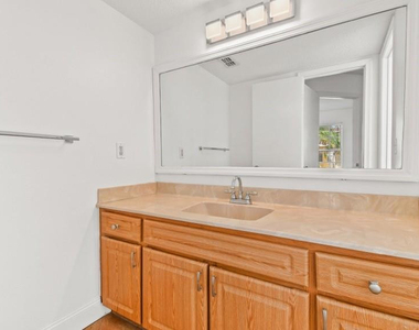 1140 Lake Shore Drive - Photo Thumbnail 11