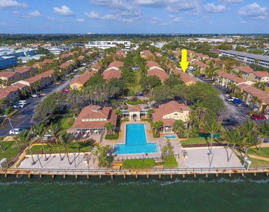 1140 Lake Shore Drive - Photo Thumbnail 12