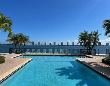 1140 Lake Shore Drive - Photo Thumbnail 1