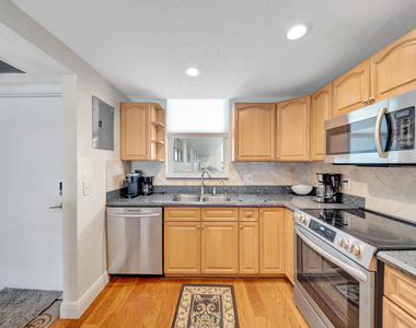 3100 Ne 49 Street - Photo Thumbnail 2