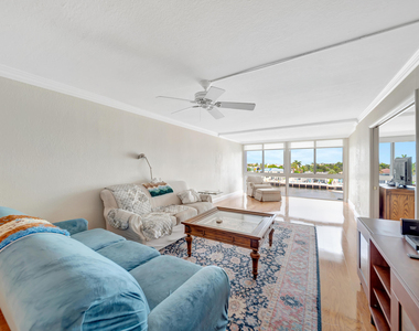 3100 Ne 49 Street - Photo Thumbnail 8