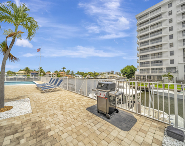 3100 Ne 49 Street - Photo Thumbnail 30