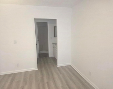 959 Se 2nd Avenue Se - Photo Thumbnail 16