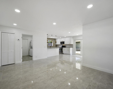 2100 N Seacrest Boulevard - Photo Thumbnail 5