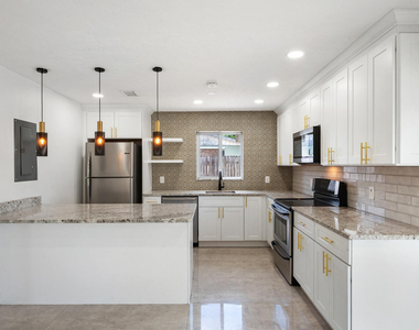 2100 N Seacrest Boulevard - Photo Thumbnail 8