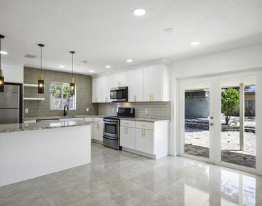 2100 N Seacrest Boulevard - Photo Thumbnail 7