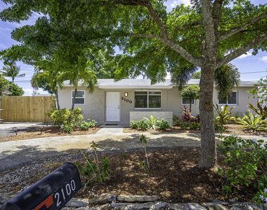 2100 N Seacrest Boulevard - Photo Thumbnail 2