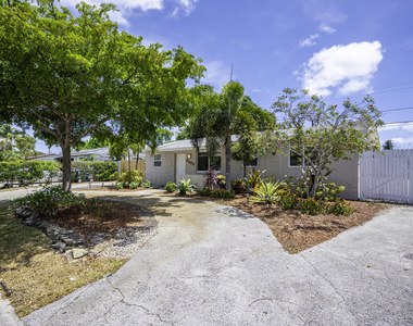 2100 N Seacrest Boulevard - Photo Thumbnail 1