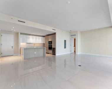 3100 N Ocean Drive - Photo Thumbnail 8