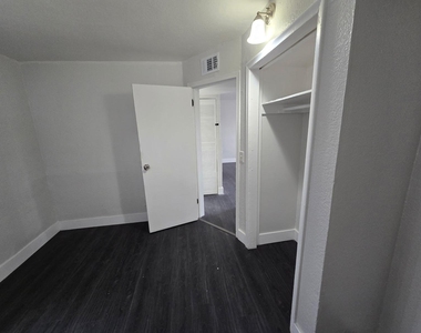 1201 Nw 30th Avenue - Photo Thumbnail 2
