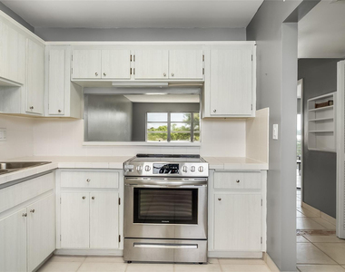 2309 Park Lane - Photo Thumbnail 10