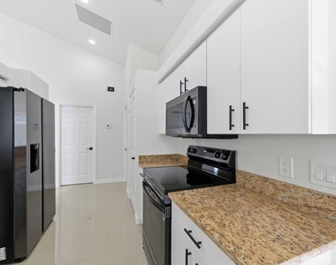 3031 Se Galt Circle - Photo Thumbnail 15