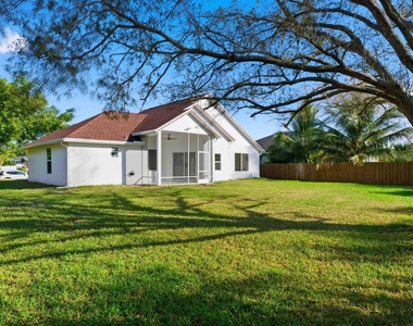 3031 Se Galt Circle - Photo Thumbnail 5