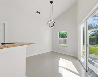 3031 Se Galt Circle - Photo Thumbnail 10