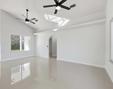 3031 Se Galt Circle - Photo Thumbnail 7