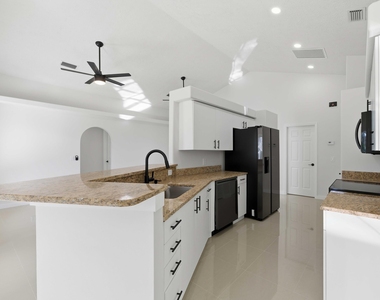 3031 Se Galt Circle - Photo Thumbnail 12