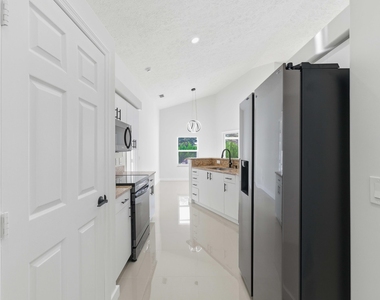 3031 Se Galt Circle - Photo Thumbnail 14