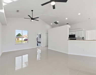 3031 Se Galt Circle - Photo Thumbnail 9