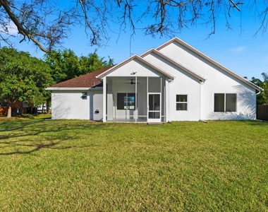 3031 Se Galt Circle - Photo Thumbnail 4