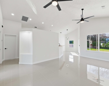 3031 Se Galt Circle - Photo Thumbnail 6
