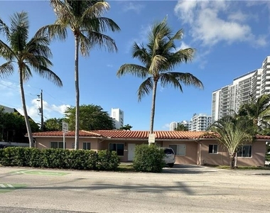 2928 N Ocean Boulevard - Photo Thumbnail 11